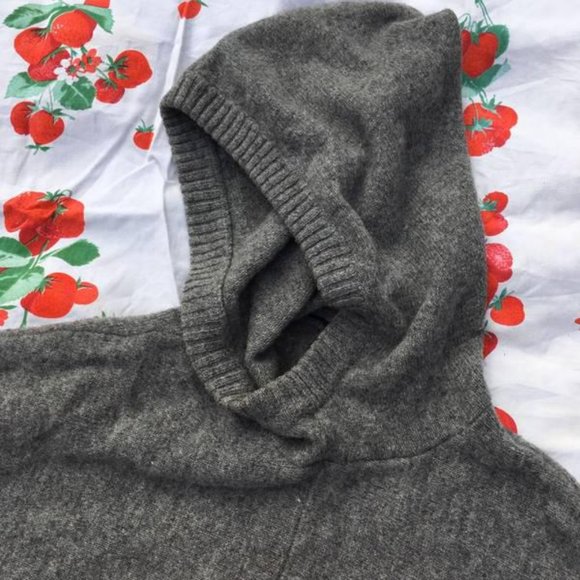 Vintage Lambswool hooded Poncho - Picture 5 of 10